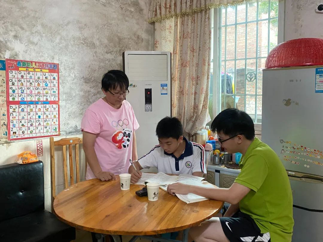 她是5个孩子的“妈妈”，8年时间全为了他们！